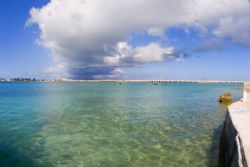 The causeway from Triangle Divers jetty at Grotto Bay. by Dr Evil 